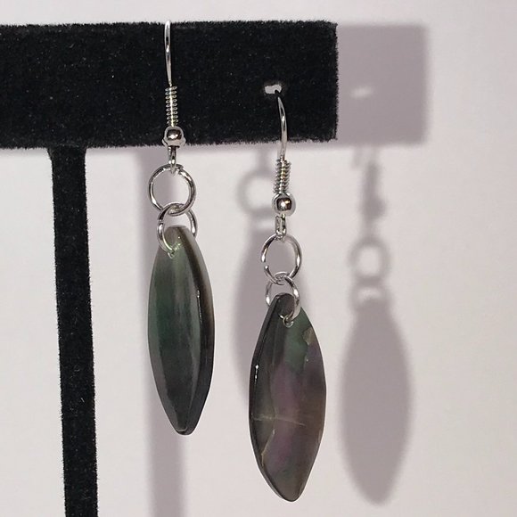 Black Lip Shell Dangle Earrings - Picture 1 of 6